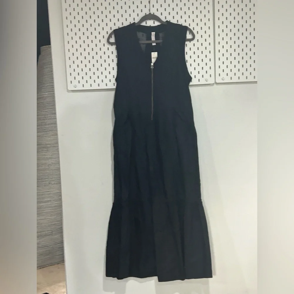 Daily Practice Sleeveless Black Maxi Dress with Front Zip - Picture 1 of 2